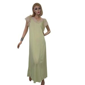Vintage Pastel Green Nightgown‎  Lace Trim Sleepwear 1960s Fairycore Goblincore